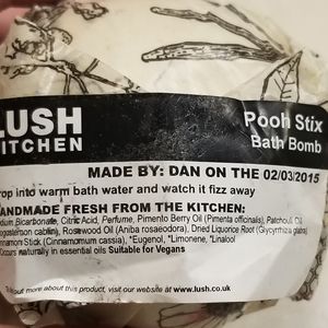 Pooh stix bath bomb